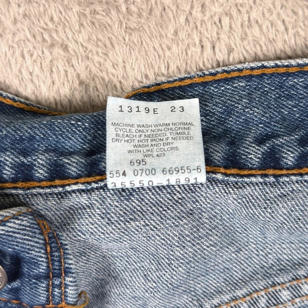Vintage Levis 550 Shorts Mens 38 Blue Denim Relaxed Fit Made USA Irregular Y2K